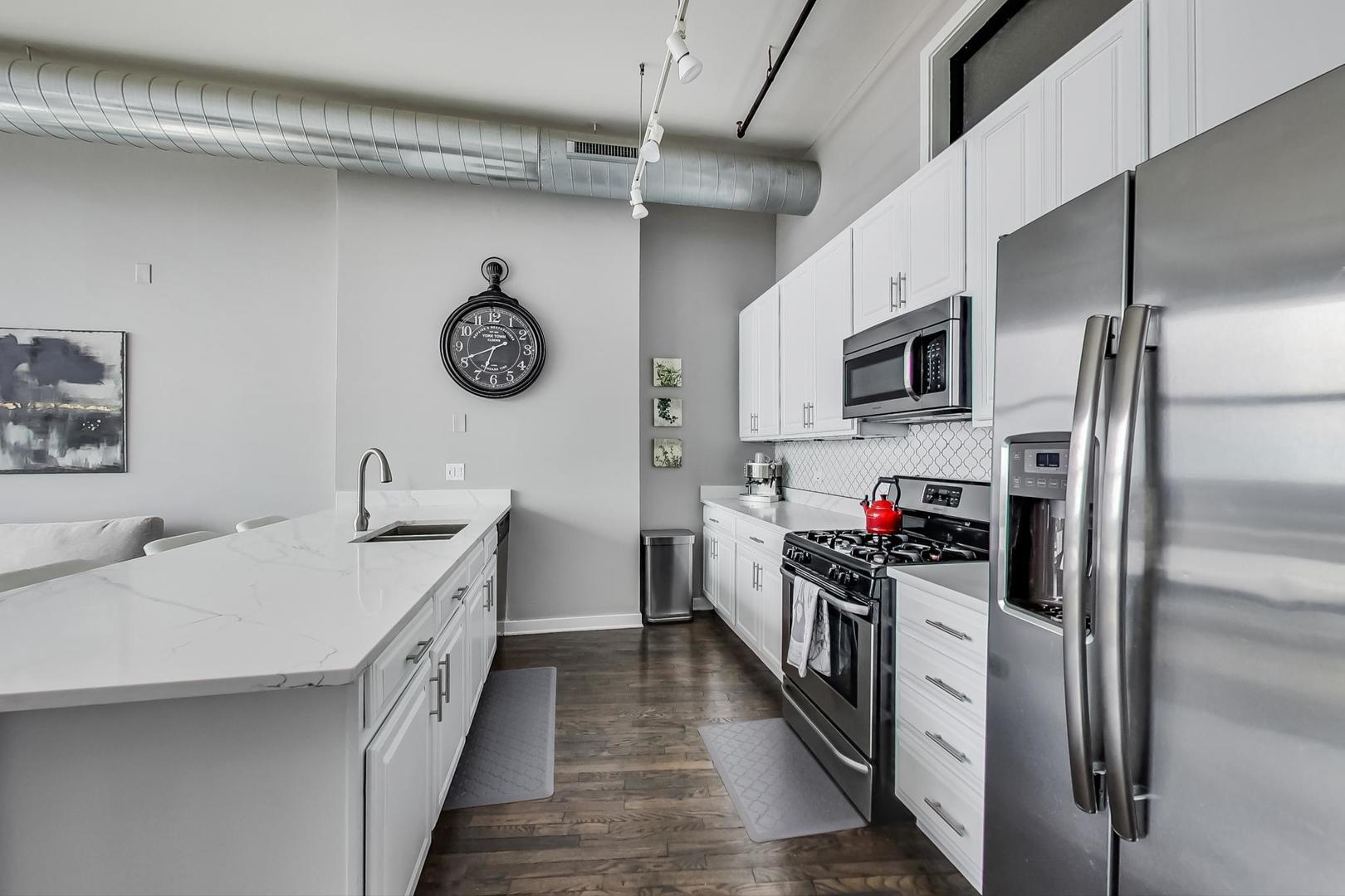 1224 W VAN BUREN Street 809