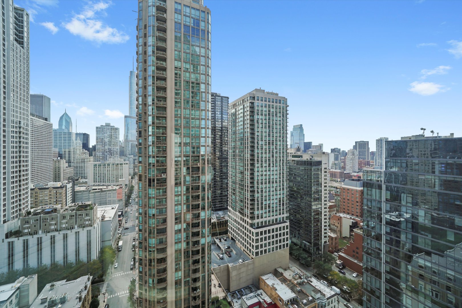 25 E SUPERIOR Street 2805