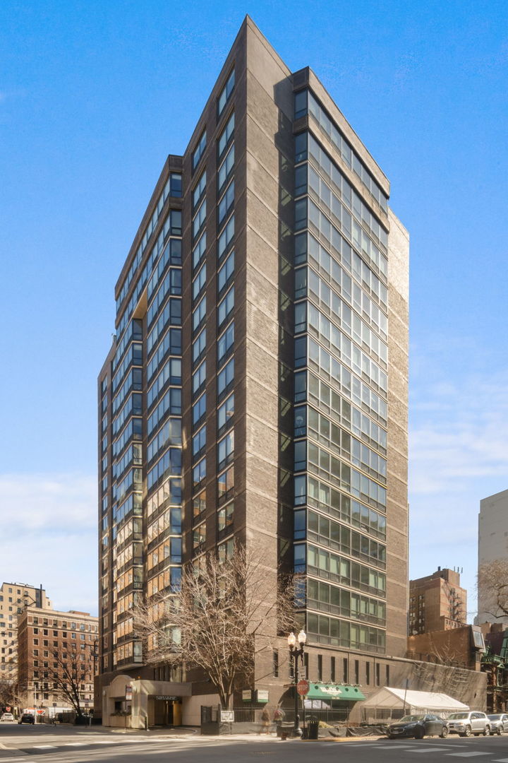 21 W GOETHE Street 18A