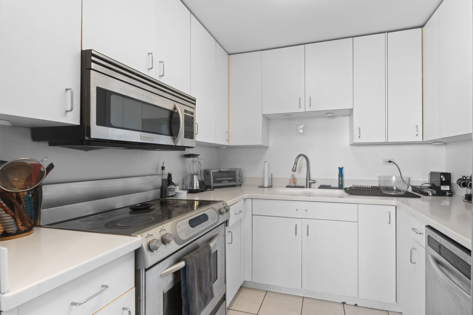 21 W GOETHE Street 18A