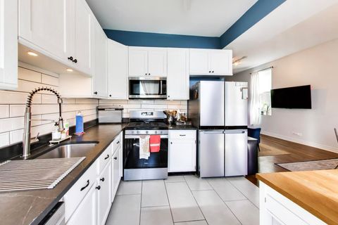 Tiny photo for 4552 S OAKENWALD Avenue #3N, Chicago, IL 60653 (MLS # 12592390)