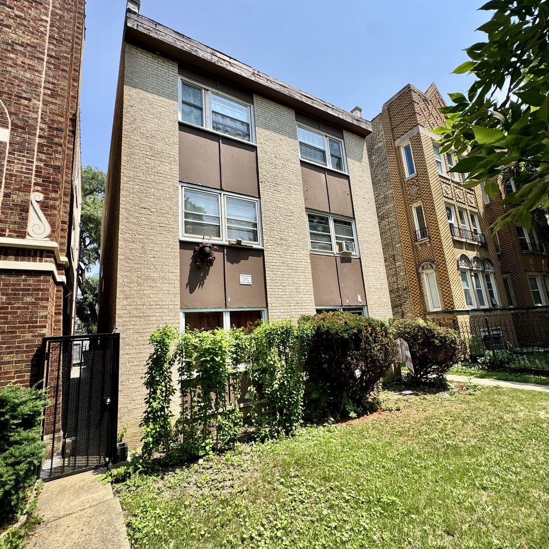 6235 N Mozart Street