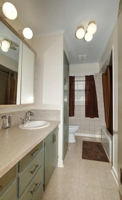 Tiny photo for 722 Argyle Court, Clinton, IA 52732 (MLS # 12708449)