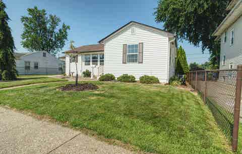 Tiny photo for 722 Argyle Court, Clinton, IA 52732 (MLS # 12708449)