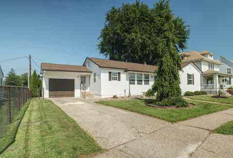Tiny photo for 722 Argyle Court, Clinton, IA 52732 (MLS # 12708449)