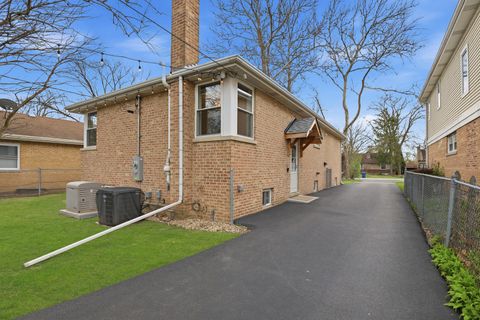 Tiny photo for 318 Hibbard Road, Wilmette, IL 60091 (MLS # 12607997)