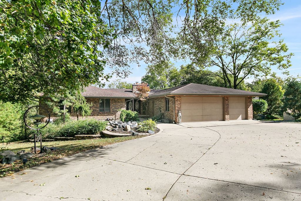 Photo for 6N779 State Route 31, St. Charles, IL 60174 (MLS # 12484205)