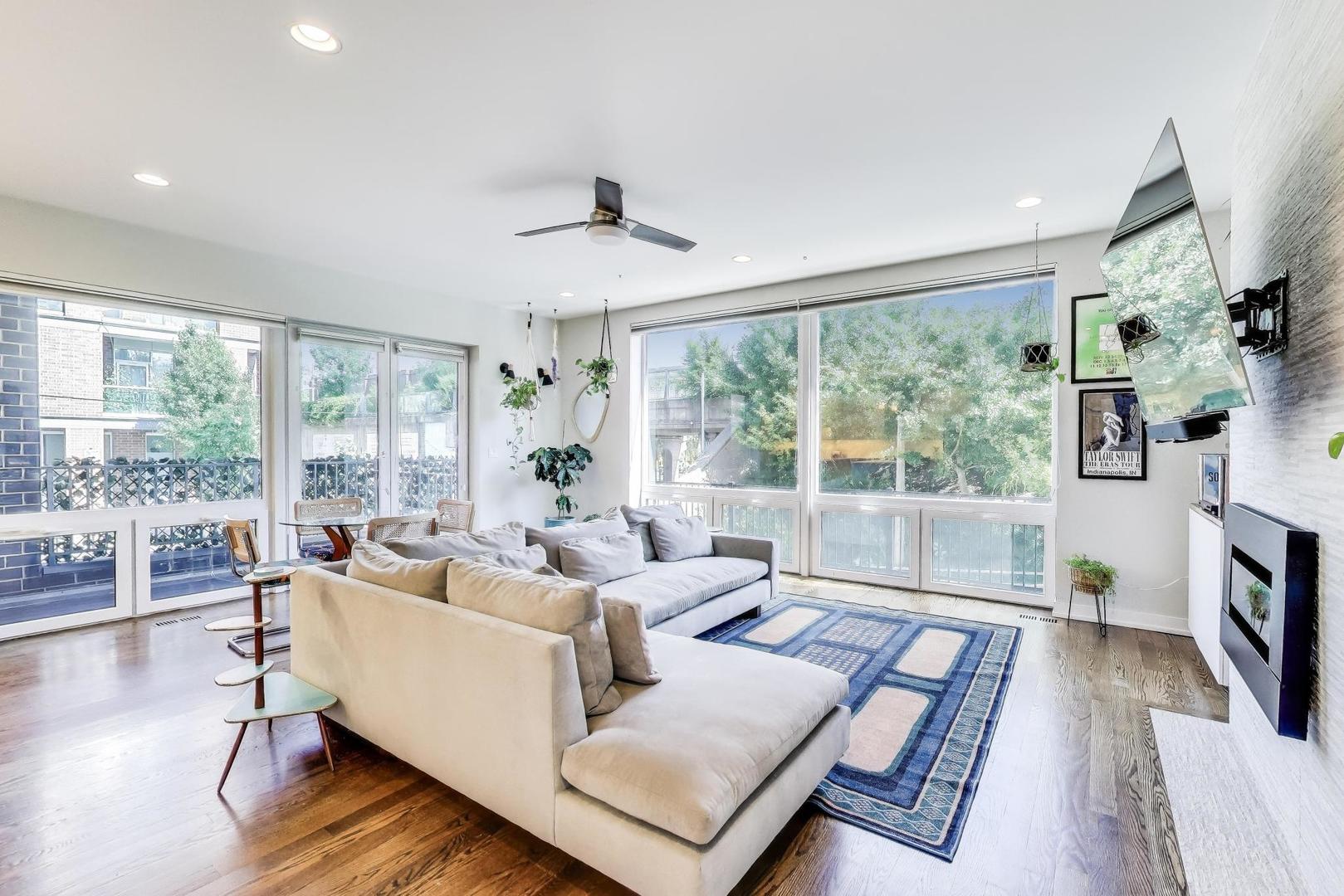 1800 N California Avenue 1E