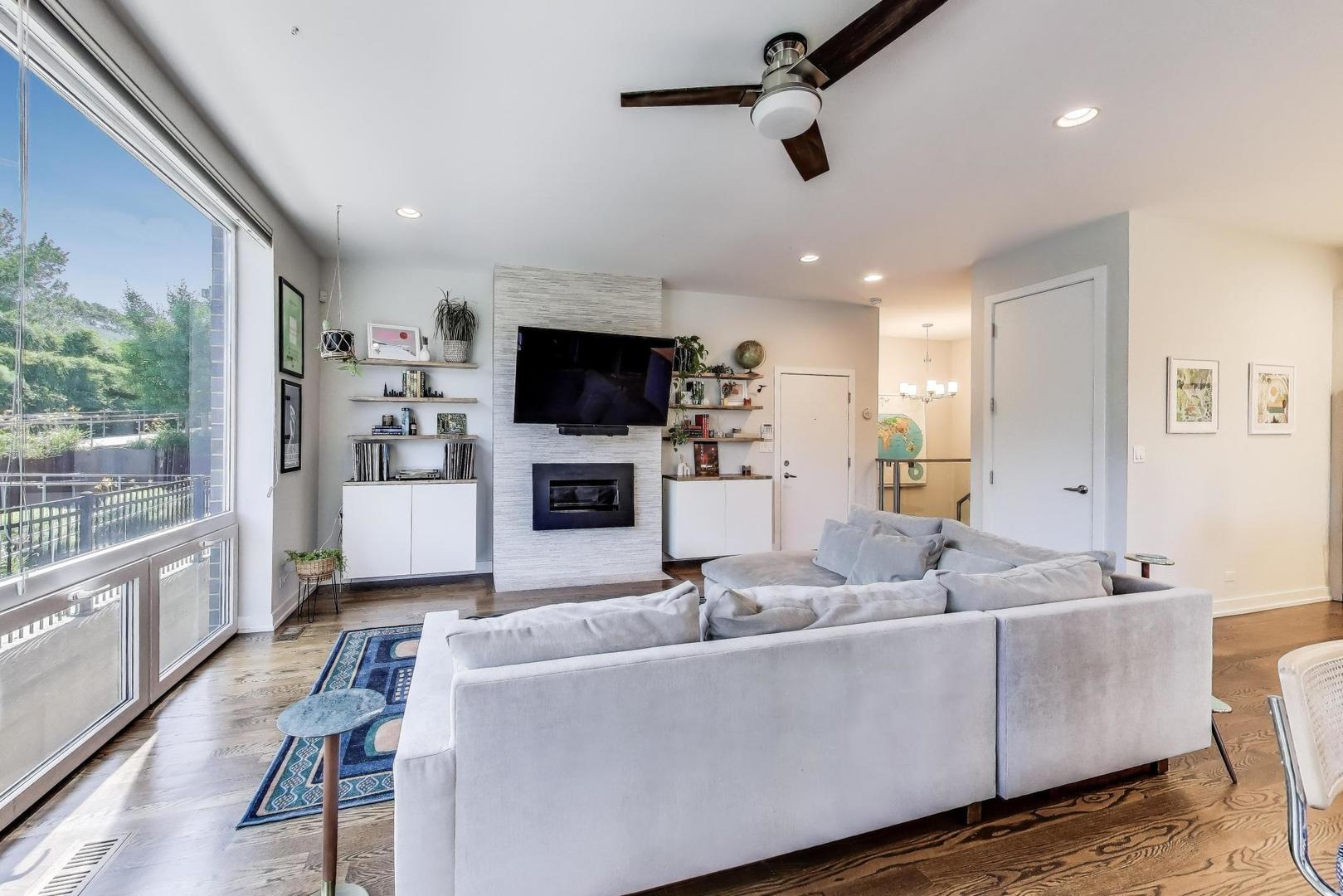 1800 N California Avenue 1E