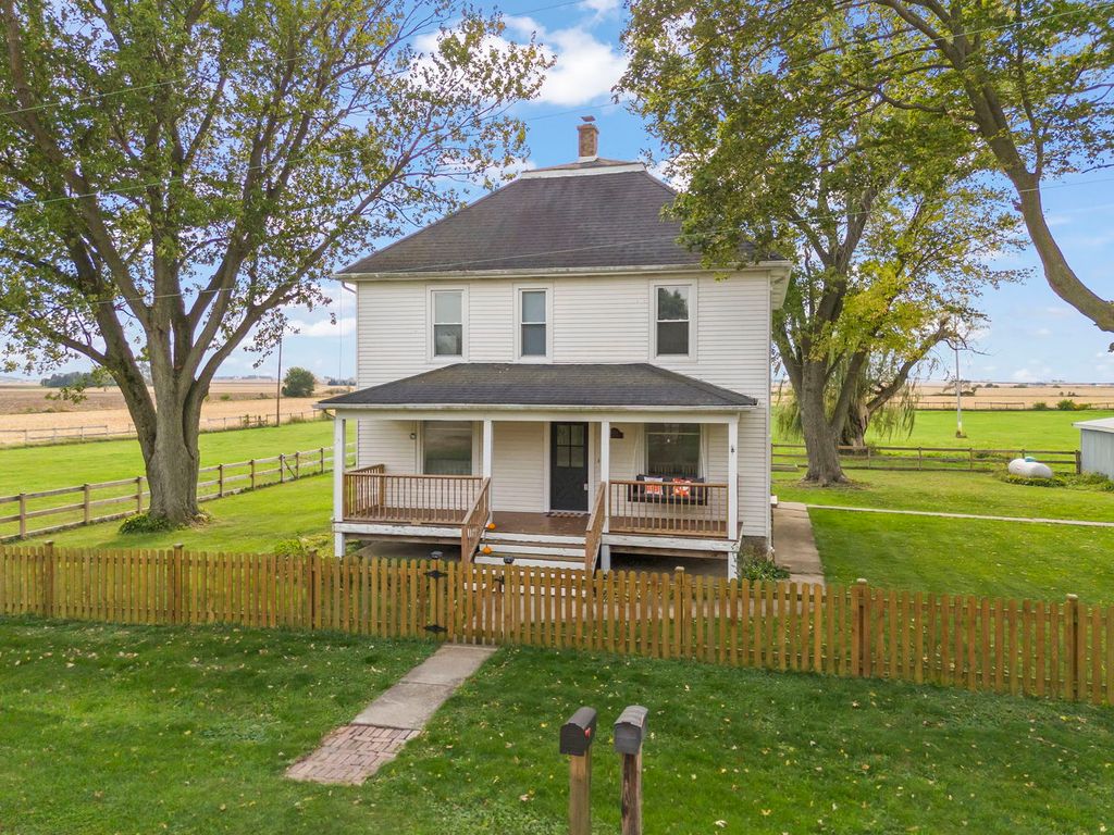Photo for 17128 Lukens Road, Sycamore, IL 60178 (MLS # 12489451)