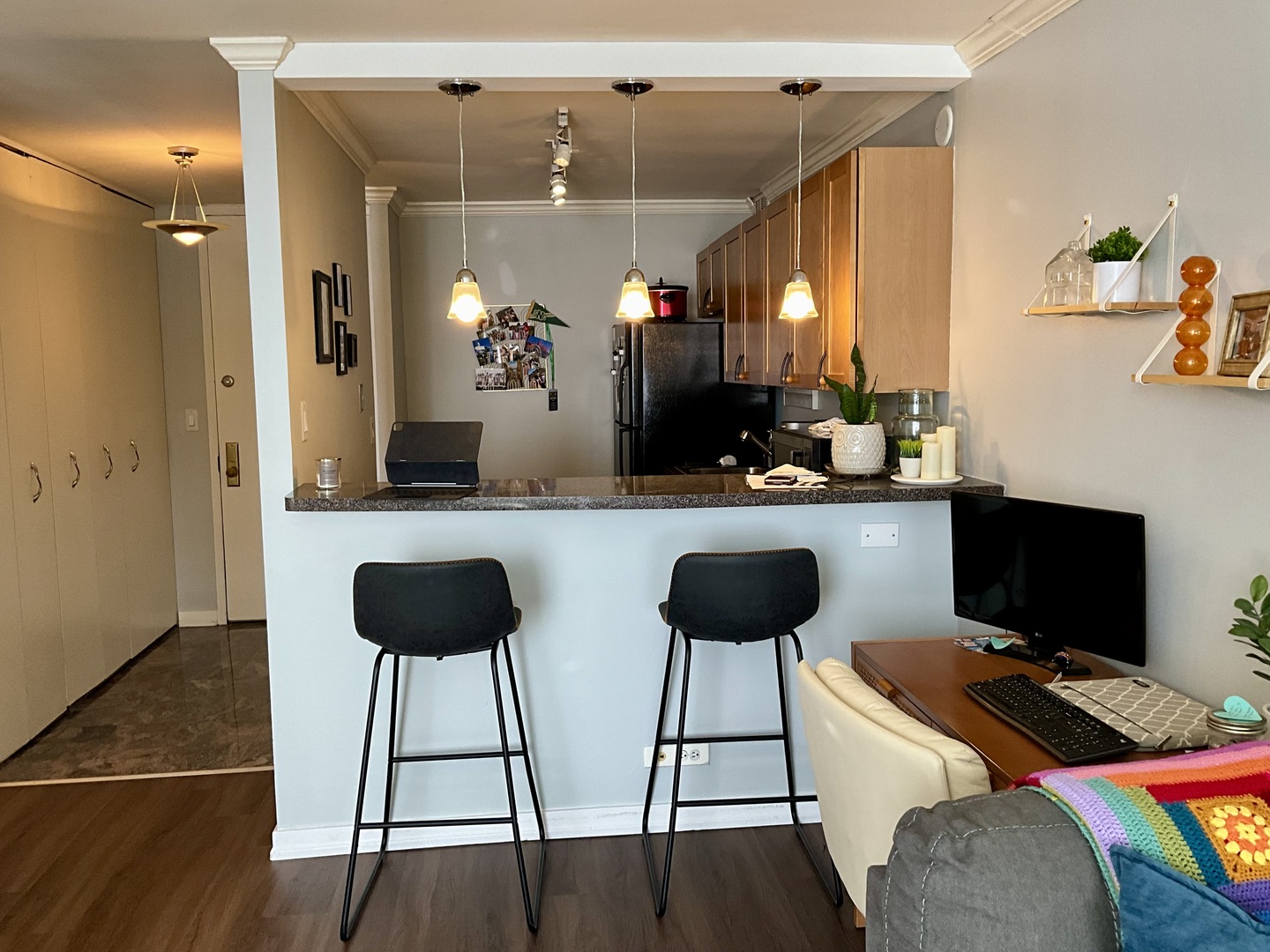 655 W IRVING PARK Road 1611
