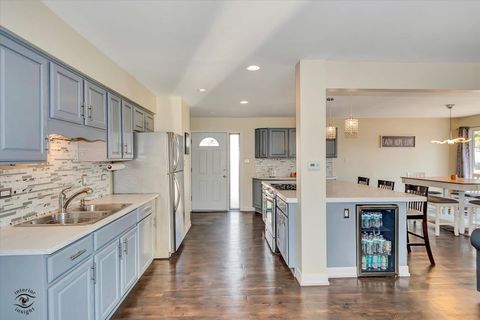 Tiny photo for 17842 65th Avenue, Tinley Park, IL 60477 (MLS # 12491787)