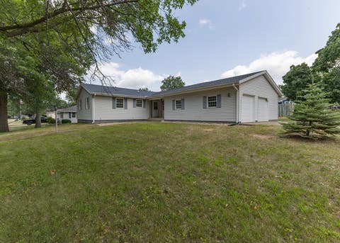 Photo of 1402 Rosehill Avenue, Camanche, IA 52730 (MLS # 12712070)