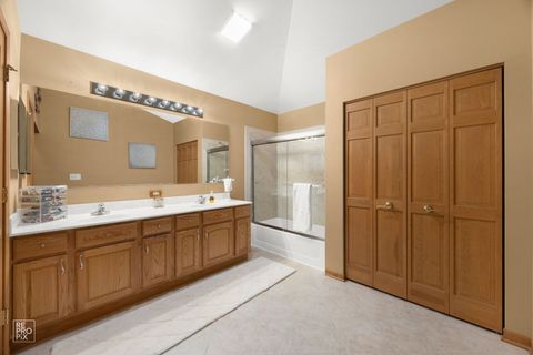 Tiny photo for 8 Fairfax Court, Bolingbrook, IL 60490 (MLS # 12586764)