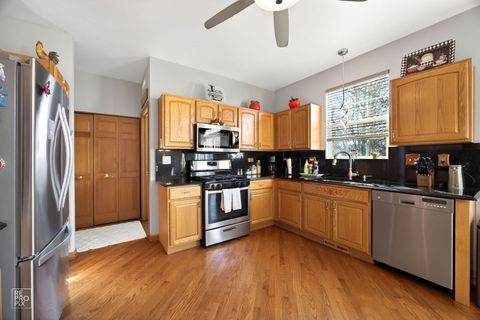 Tiny photo for 8 Fairfax Court, Bolingbrook, IL 60490 (MLS # 12586764)