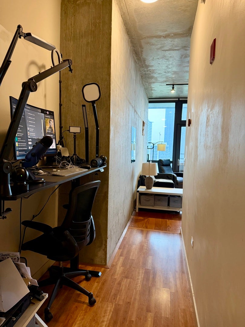 235 W Van Buren Street 1606