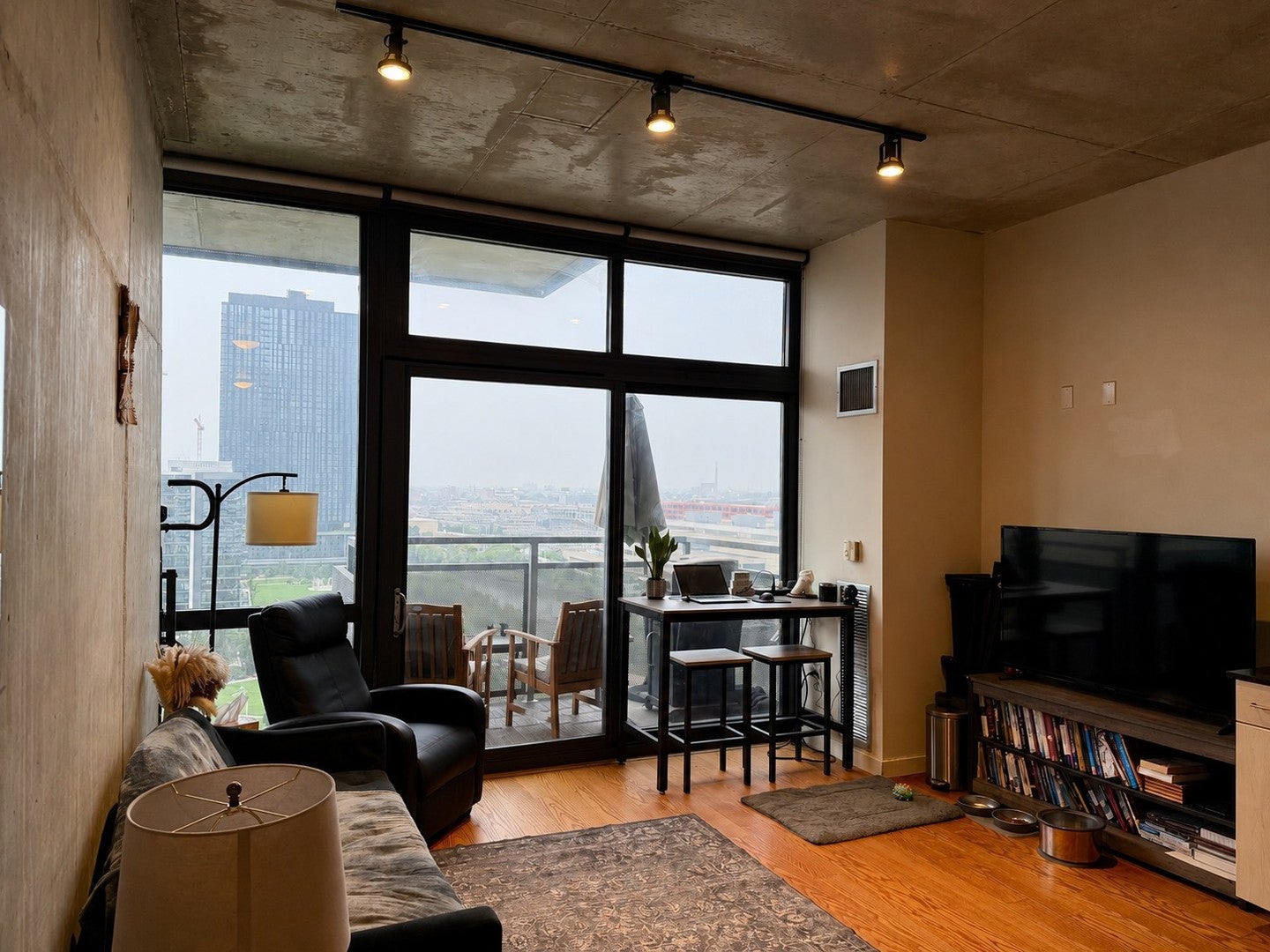 235 W Van Buren Street 1606
