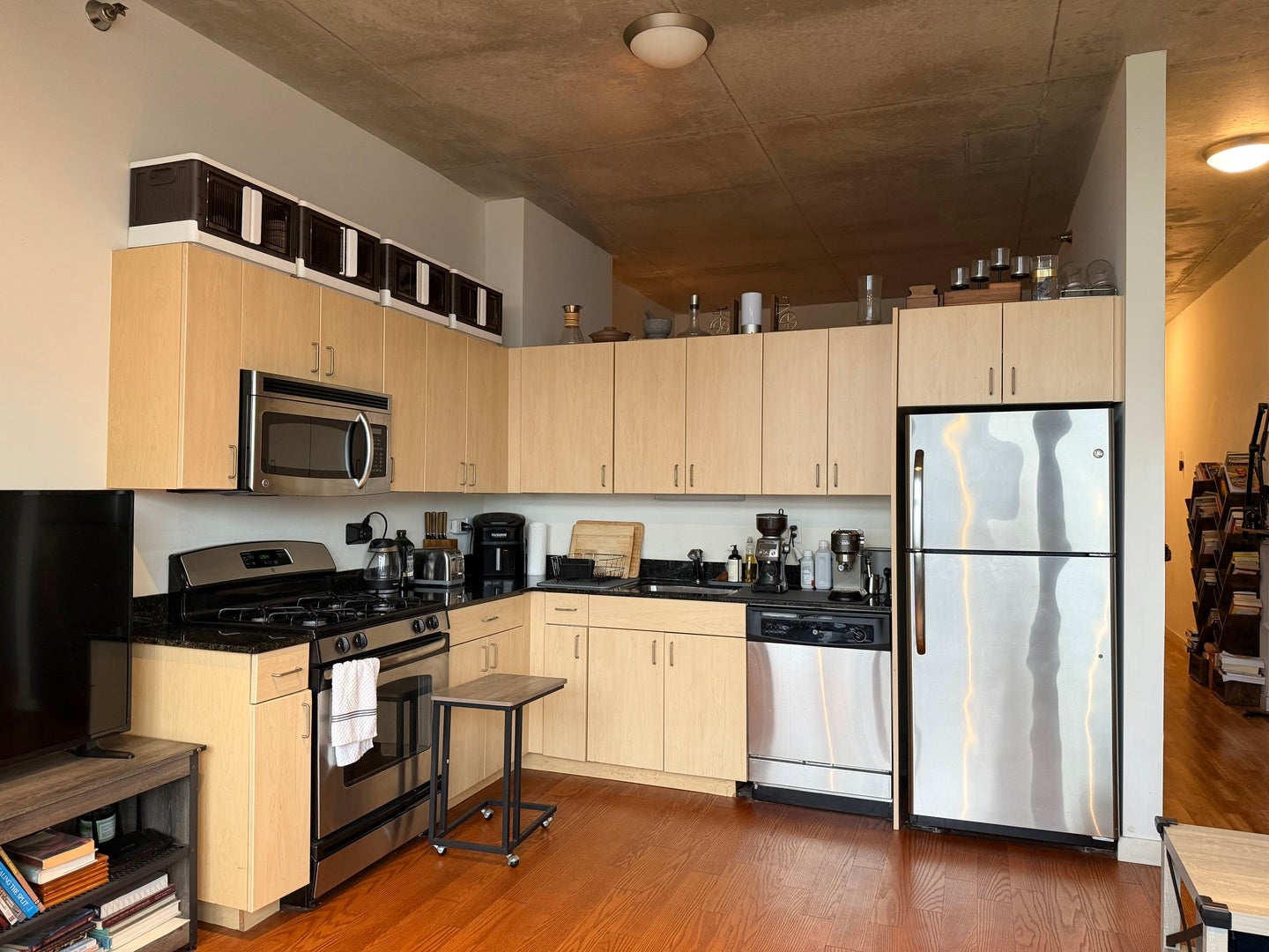 235 W Van Buren Street 1606