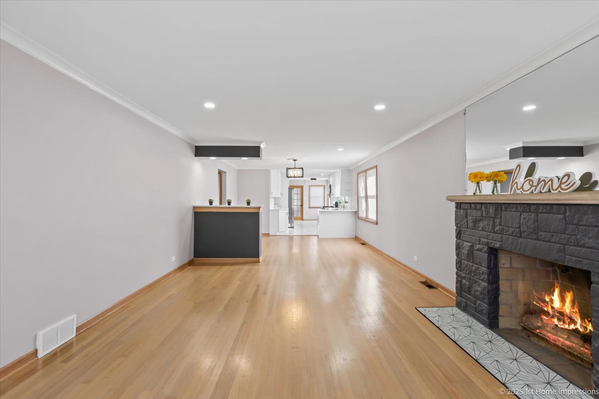 9733 S Springfield Avenue