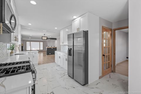 Tiny photo for 9733 S Springfield Avenue, Evergreen Park, IL 60805 (MLS # 12519433)