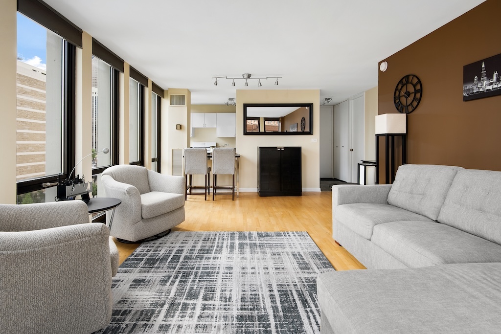 1 E Scott Street 1003