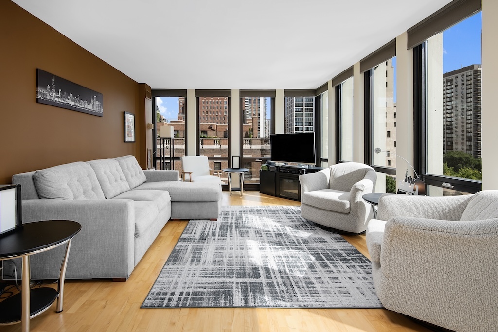 1 E Scott Street 1003