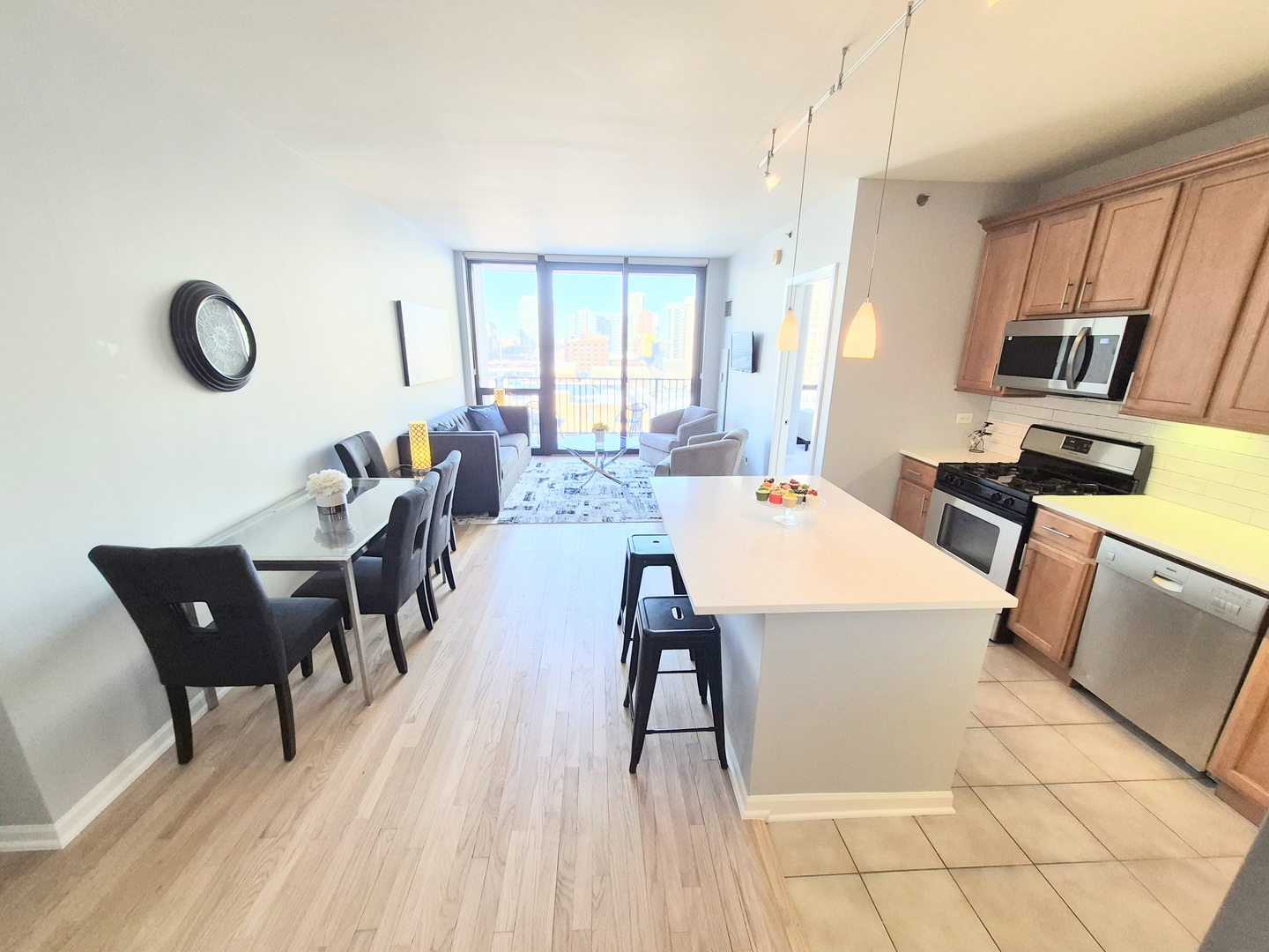 210 S DES PLAINES Street 707