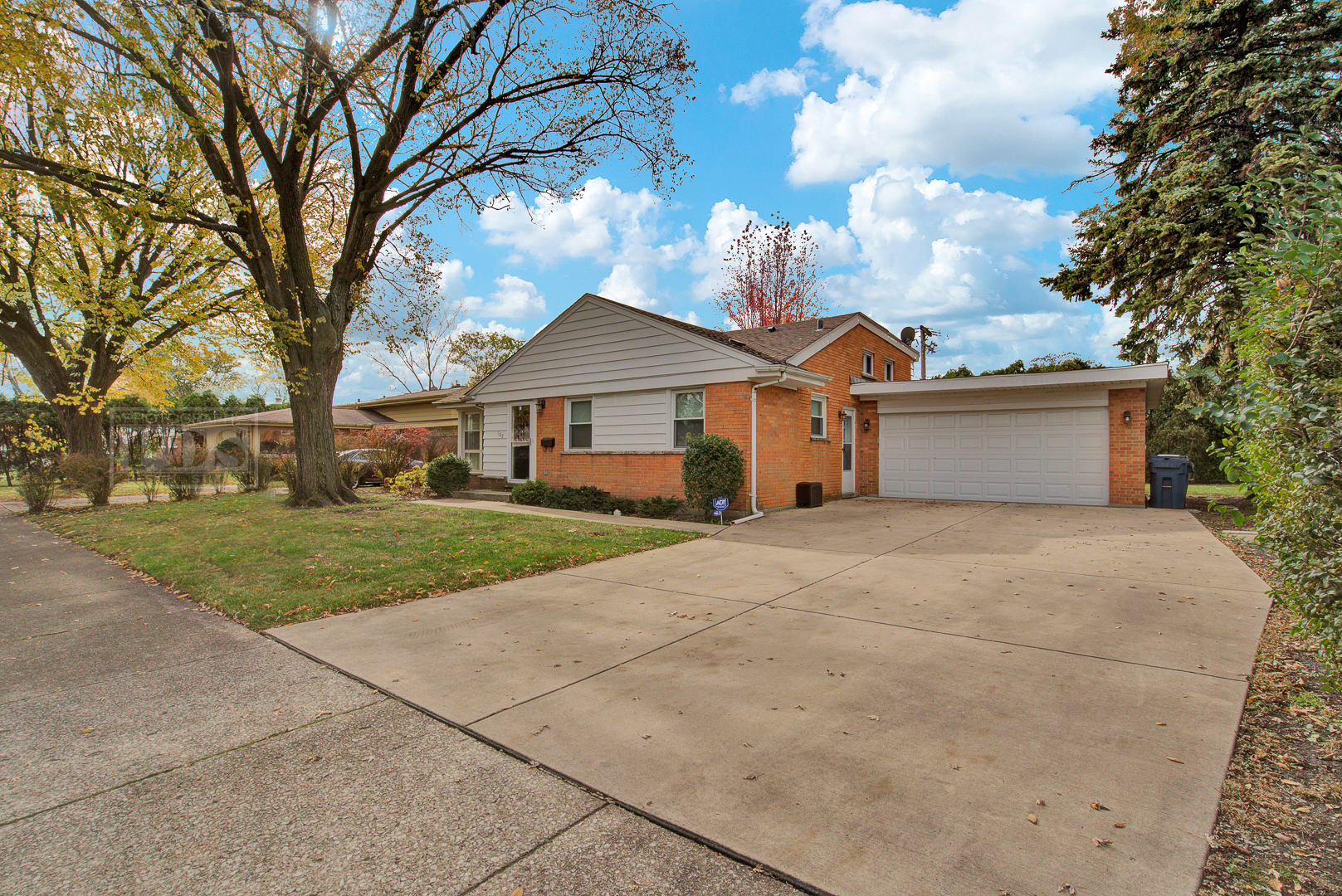 View Elmhurst, IL 60126 condo