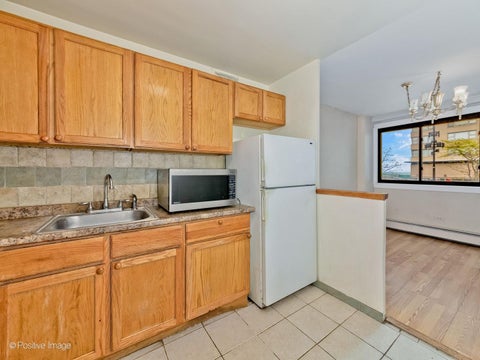 Tiny photo for 6300 N SHERIDAN Road #204, Chicago, IL 60660 (MLS # 12757352)