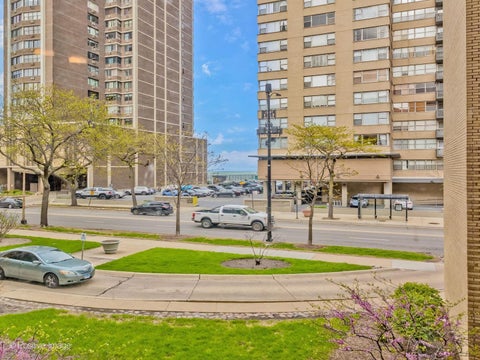 Tiny photo for 6300 N SHERIDAN Road #204, Chicago, IL 60660 (MLS # 12757352)