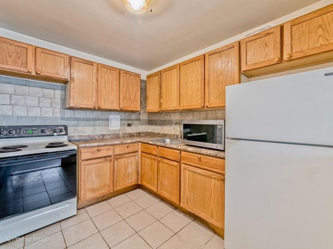 Tiny photo for 6300 N SHERIDAN Road #204, Chicago, IL 60660 (MLS # 12757352)