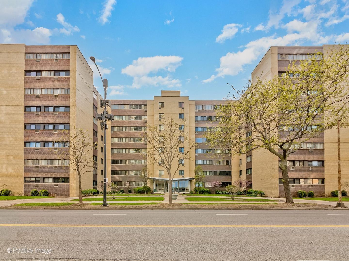 6300 N SHERIDAN Road 204