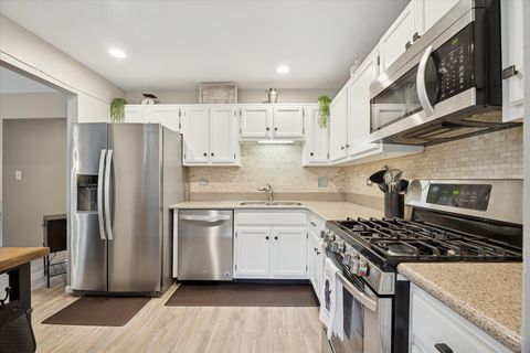 Tiny photo for 7030 Park Lane Court #101, Woodridge, IL 60517 (MLS # 12543911)