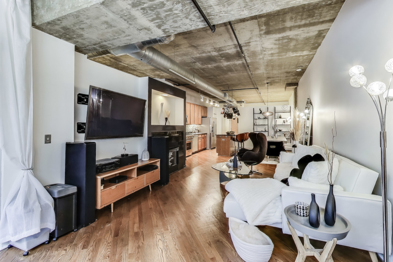 1000 W Adams Street 203