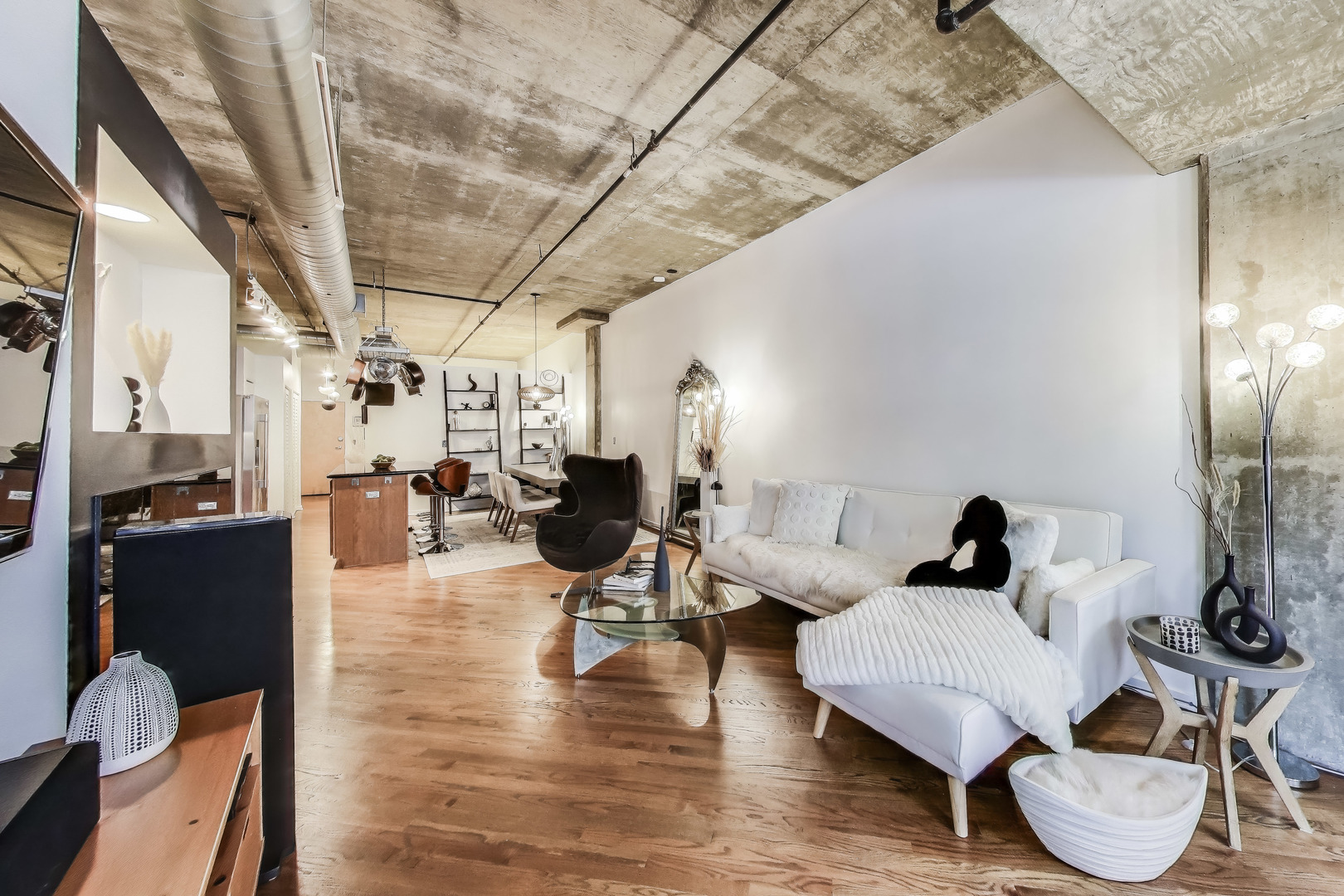 1000 W Adams Street 203