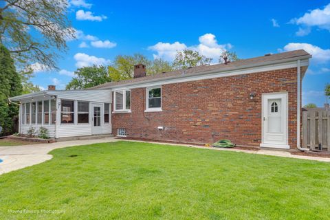 Tiny photo for 10072 Drury Lane, Westchester, IL 60154 (MLS # 12637742)