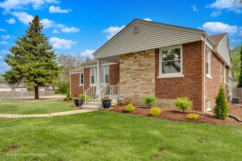 Tiny photo for 10072 Drury Lane, Westchester, IL 60154 (MLS # 12637742)