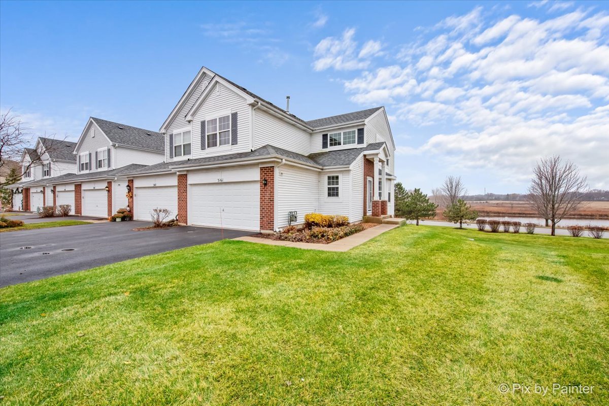 Woodstock, Illinois 60098, United States, 2 Bedrooms Bedrooms, ,4 BathroomsBathrooms,Residential,Active,249794