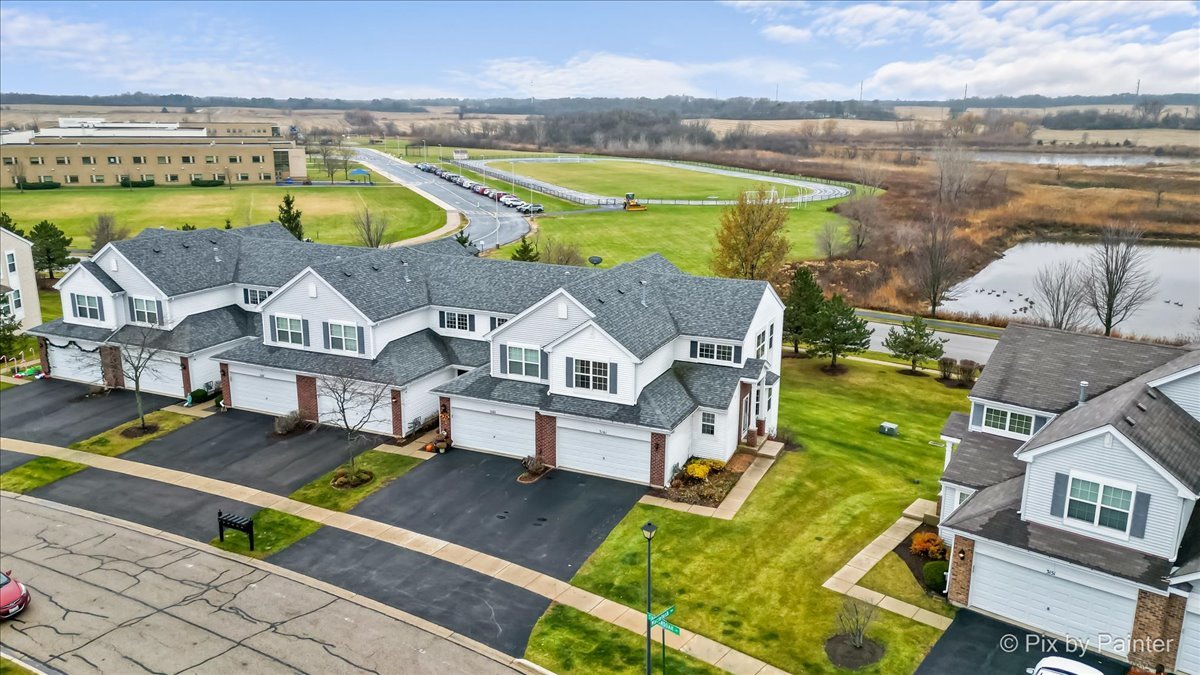 Woodstock, Illinois 60098, United States, 2 Bedrooms Bedrooms, ,4 BathroomsBathrooms,Residential,Active,249794