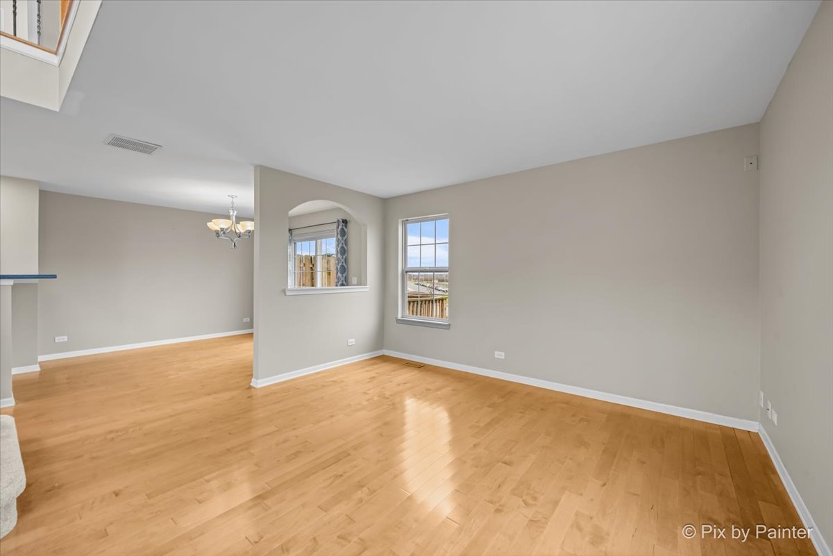 Woodstock, Illinois 60098, United States, 2 Bedrooms Bedrooms, ,4 BathroomsBathrooms,Residential,Active,249794