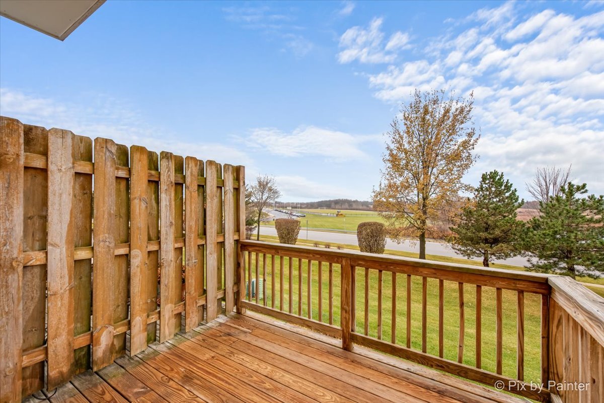 Woodstock, Illinois 60098, United States, 2 Bedrooms Bedrooms, ,4 BathroomsBathrooms,Residential,Active,249794