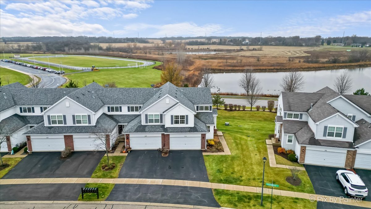 Woodstock, Illinois 60098, United States, 2 Bedrooms Bedrooms, ,4 BathroomsBathrooms,Residential,Active,249794