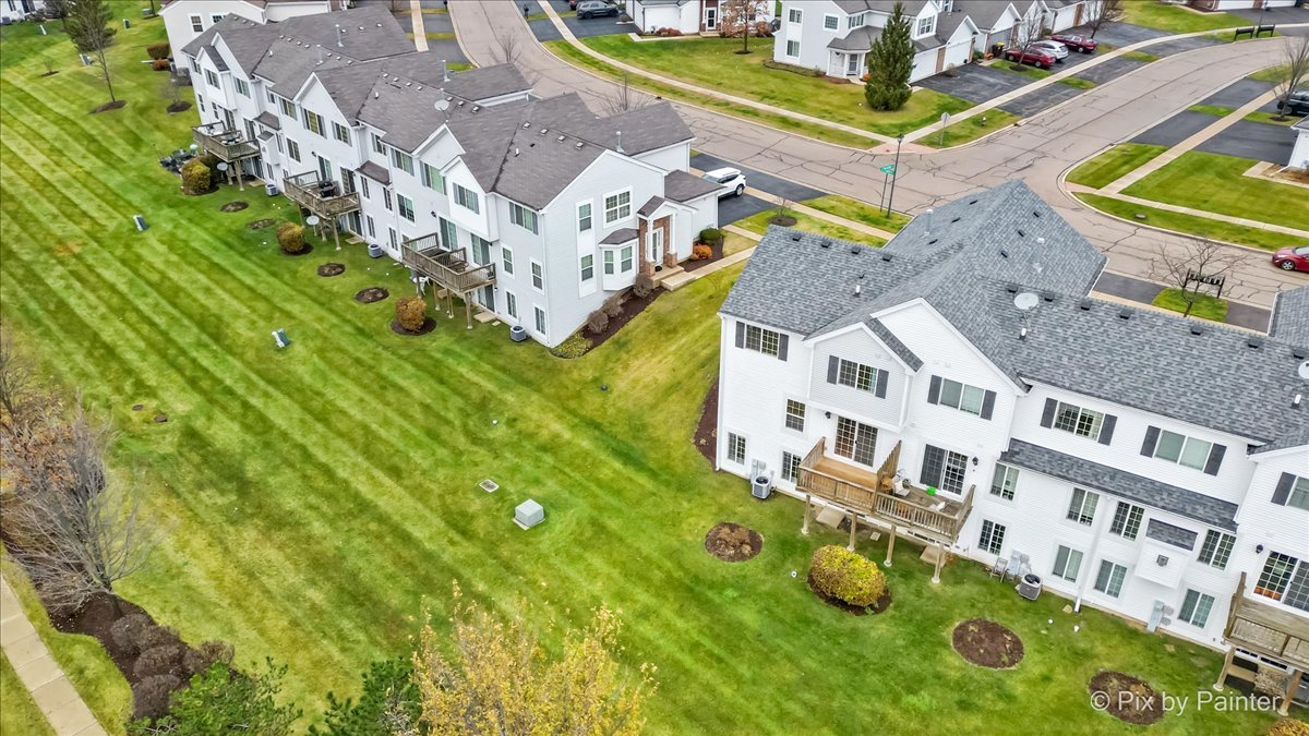 Woodstock, Illinois 60098, United States, 2 Bedrooms Bedrooms, ,4 BathroomsBathrooms,Residential,Active,249794