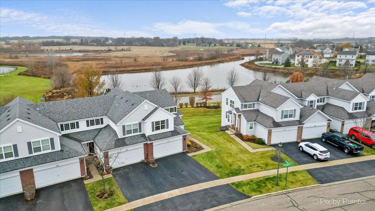 Woodstock, Illinois 60098, United States, 2 Bedrooms Bedrooms, ,4 BathroomsBathrooms,Residential,Active,249794