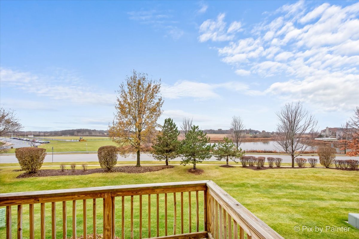 Woodstock, Illinois 60098, United States, 2 Bedrooms Bedrooms, ,4 BathroomsBathrooms,Residential,Active,249794