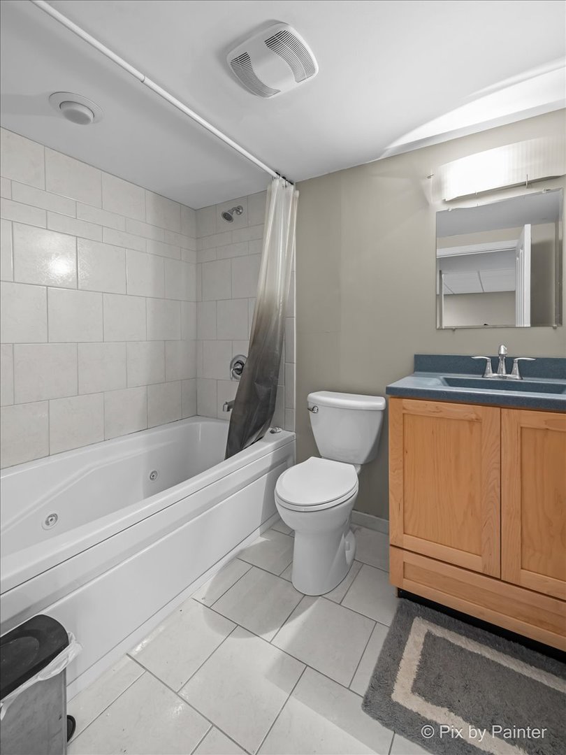 Woodstock, Illinois 60098, United States, 2 Bedrooms Bedrooms, ,4 BathroomsBathrooms,Residential,Active,249794