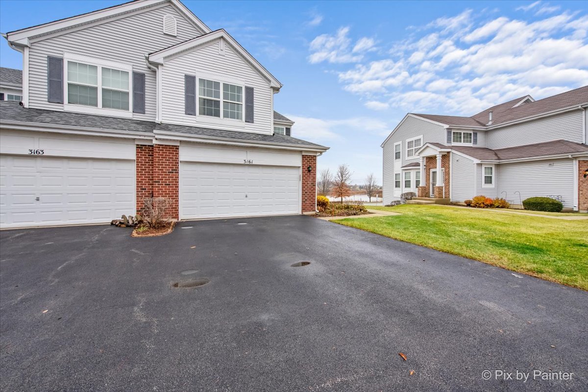 Woodstock, Illinois 60098, United States, 2 Bedrooms Bedrooms, ,4 BathroomsBathrooms,Residential,Active,249794