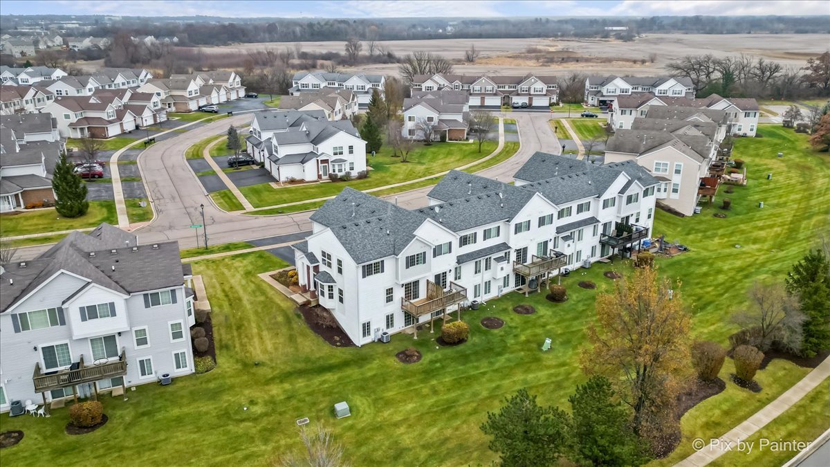 Woodstock, Illinois 60098, United States, 2 Bedrooms Bedrooms, ,4 BathroomsBathrooms,Residential,Active,249794