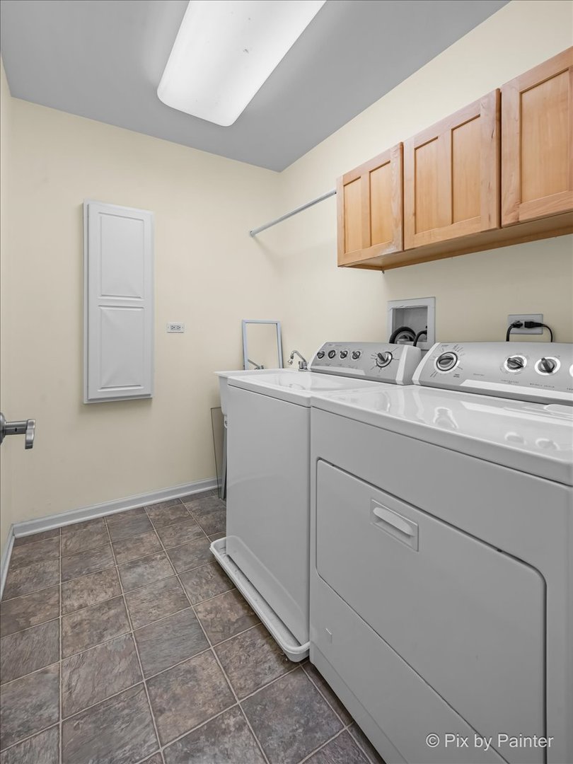 Woodstock, Illinois 60098, United States, 2 Bedrooms Bedrooms, ,4 BathroomsBathrooms,Residential,Active,249794