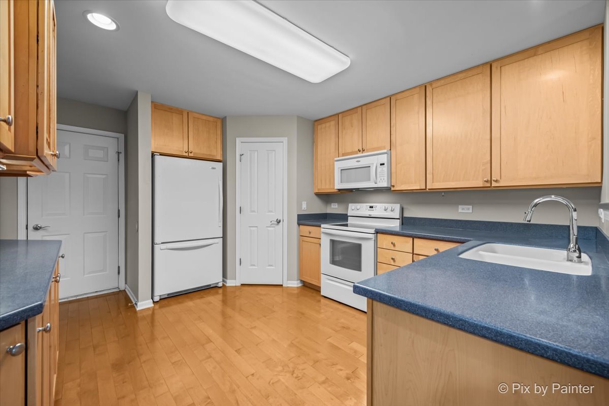 Woodstock, Illinois 60098, United States, 2 Bedrooms Bedrooms, ,4 BathroomsBathrooms,Residential,Active,249794